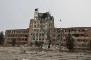 Proseguono gli attacchi aerei dei russi su Mariupol