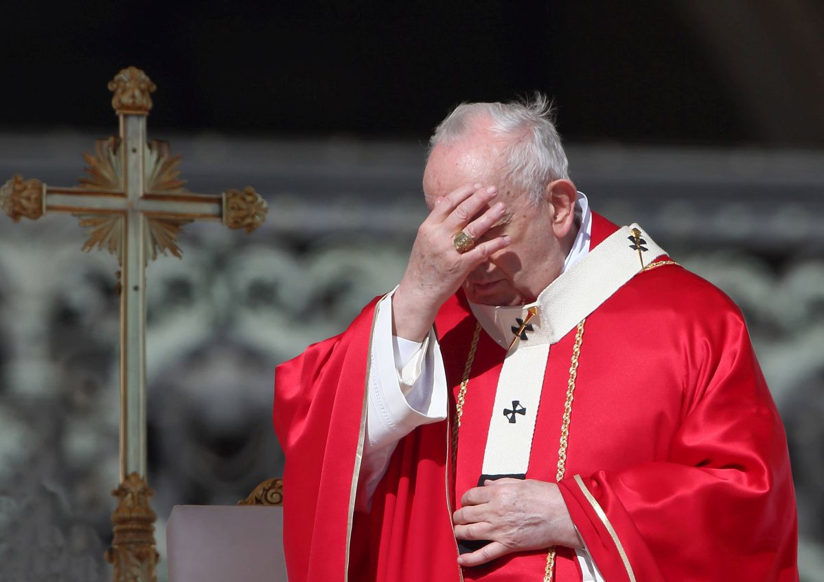10/04/2022 St. Peter's Square. Blessing of the palms before the beginning of the Holy Mass...