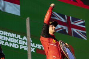 Sui media si parla più del ferrarista Leclerc che di Macron