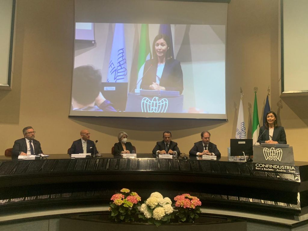 BARI – “E’ anche una mia preoccupazione fare in modo che il 40% di risorse da investire nelle ZES...