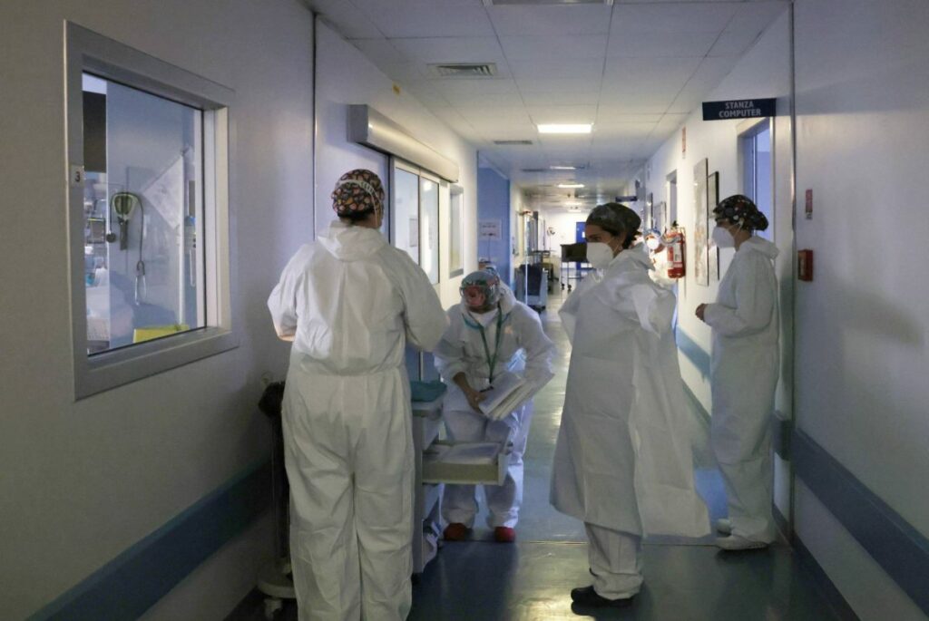 Covid, 70.520 nuovi casi e 143 decessi in 24 ore