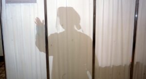 Iss, in calo incidenza e Rt, stabili occupazioni delle terapie intensive