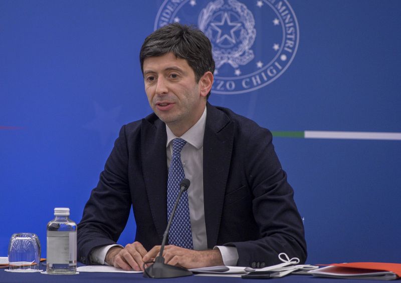 Sanità, Speranza “Più medici e 1 miliardo alle Regioni”