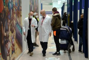 Covid, 30.526 nuovi casi e 18 decessi in 24 ore