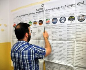 Elezioni, alle ore 12 affluenza al 17,43% per le comunali, Referendum al 6,18%