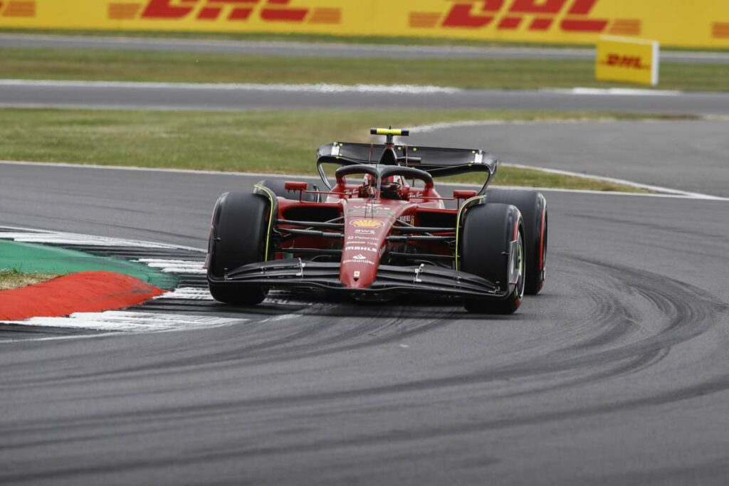 Pole di Sainz a Silverstone su Verstappen e Leclerc