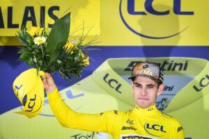 ARENBERG (FRANCIA) – Simon Clarke ha vinto la quinta tappa del Tour de France 2022, la...