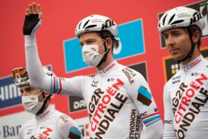 Jungels vince 9^ tappa al Tour, Pogacar resta in giallo