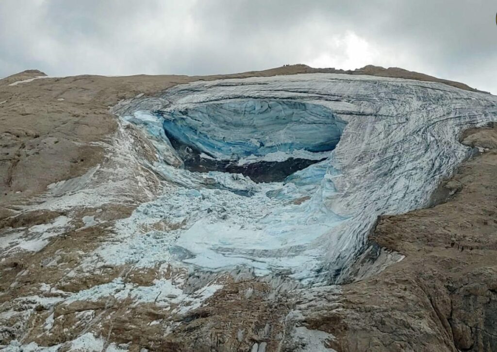 Marmolada, rintracciati in buona salute 4 alpinisti