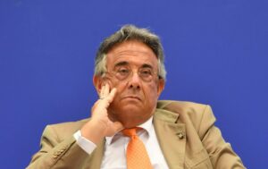 La Rai sta attraversando un momento difficile a causa di una guerra politica che ha l'obiettivo di...