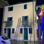 Tre persone trovate morte in un’abitazione a Chioggia a causa di un incendio