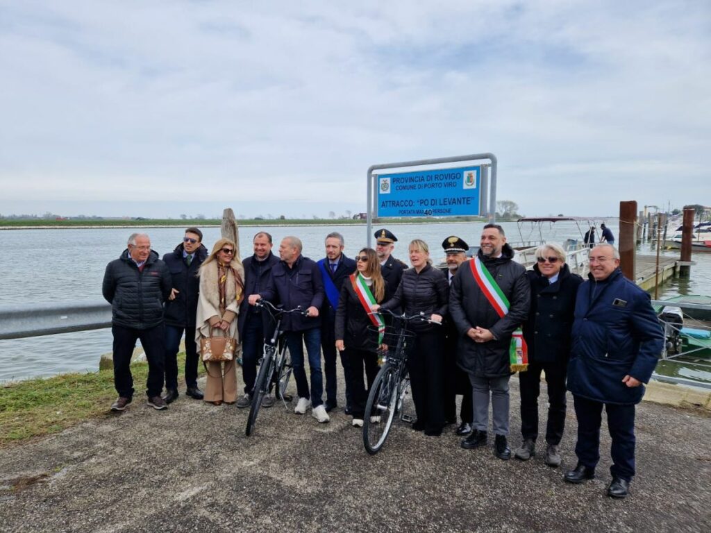 Navigando sul Po di Levante da Porto Viro a Rosolina: un viaggio in barca attraverso le acque del Po.