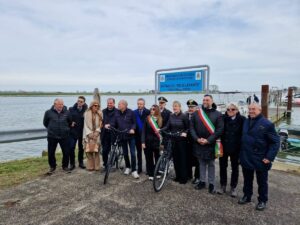 Navigando sul Po di Levante da Porto Viro a Rosolina: un viaggio in barca attraverso le acque del Po.