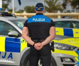 La polizia di La Valletta, a Malta, ha arrestato due italiani per il furto di un furgone nella tarda...