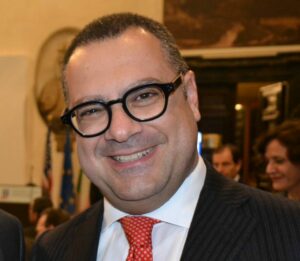 Il libro di Carlo Cottarelli "Pachidermi e Pappagalli" è stato presentato al Centro Studi Americani...