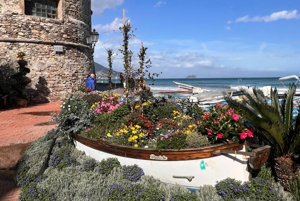 Laigueglia si conferma il borgo più votato di Borghi in Fiore 2024