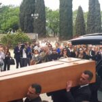 Funerali del celebre stilista a Firenze: Cavalli, un addio commovente