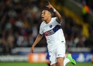 Kilian Mbappè, del Paris Saint-Germain, festeggia il 1-3 durante la partita di UEFA Champions...