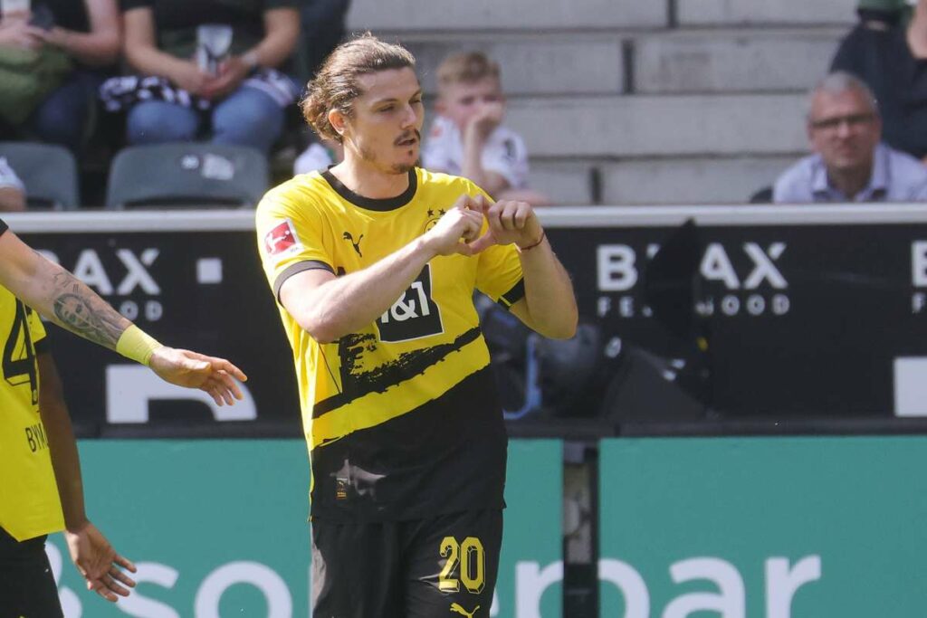 Marcel Sabitzer del Borussia Dortmund celebra il gol del 2-0 durante la partita di calcio della...
