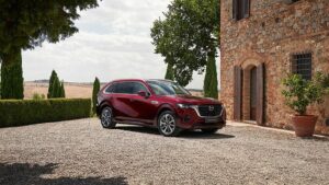 Dopo il successo della CX-60, Mazda ha lanciato la CX-80, il secondo modello europeo del marchio...