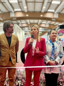 Tironi annuncia a Cosmodonna il suo sostegno alle donne in ambito lavorativo nella Lombardia