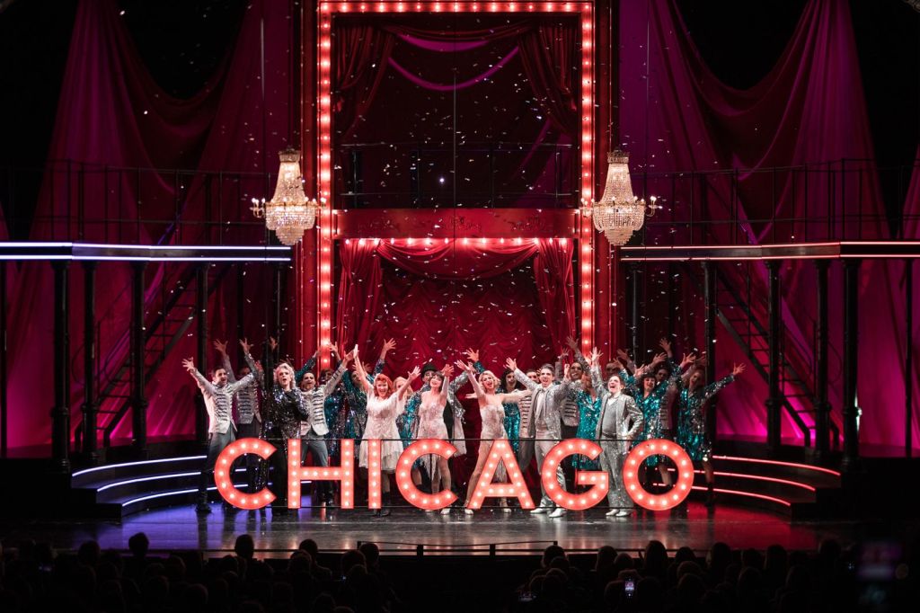 Il musical Chicago ha ottenuto un grande successo in Italia durante la stagione teatrale 2023-2024...