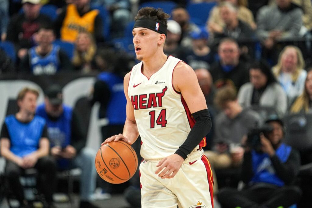Il 31 gennaio 2024, a Orlando, Florida, USA, il playmaker dei Miami Heat Tyler Herro n. 14 si è...