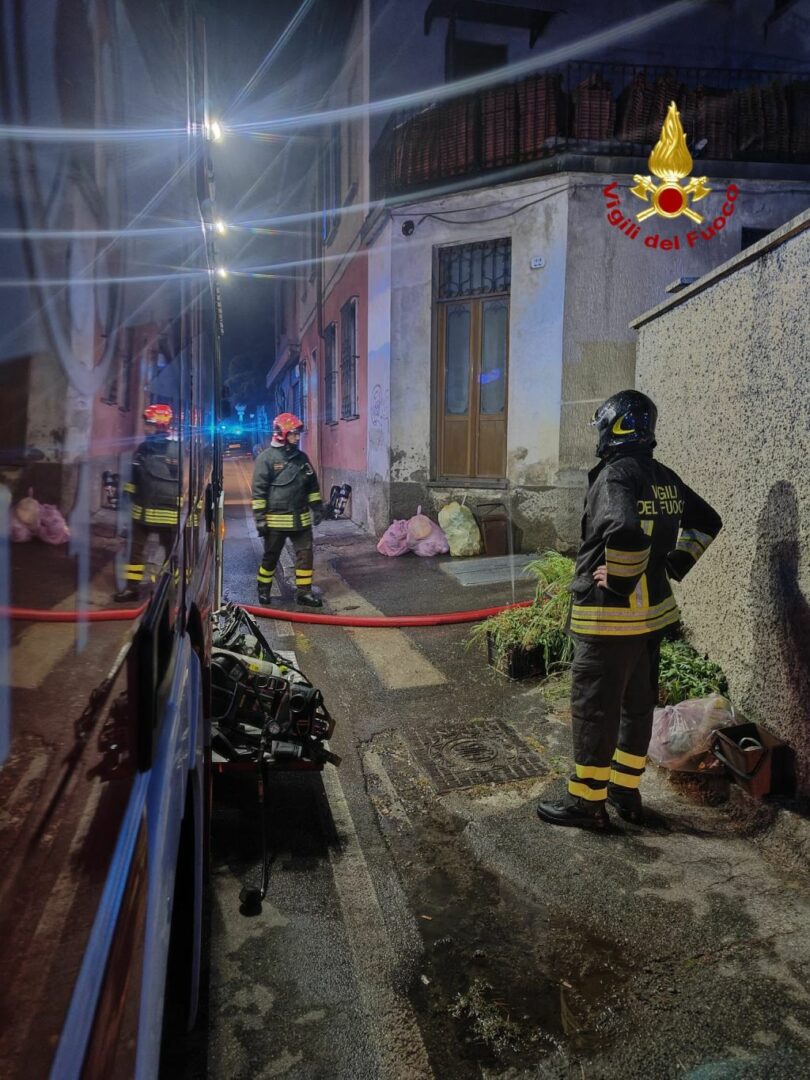 I vigili del fuoco dei distaccamenti di Legnano ed Inveruno sono stati impegnati la notte scorsa...