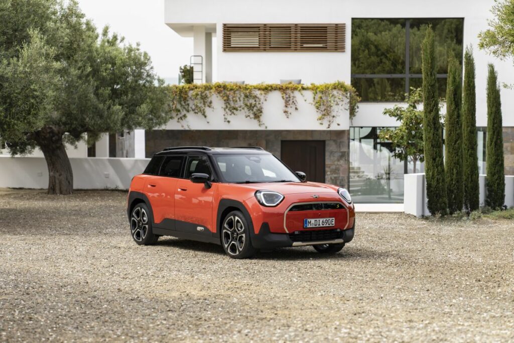 Mini ha presentato a Monaco di Baviera la nuova Aceman Mini, il primo modello crossover nel segmento...