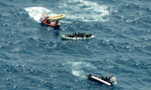 47 migranti salvati, arriveranno al porto di Catania