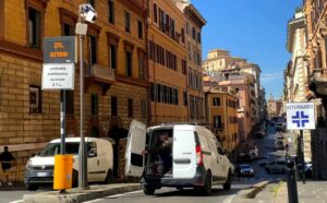 60 violazioni e multe registrate ai varchi ZTL di Roma: aumentano i controlli.