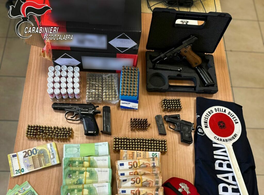 Arrestato per aver pubblicato foto di pistole sui social senza regolare porto d’armi