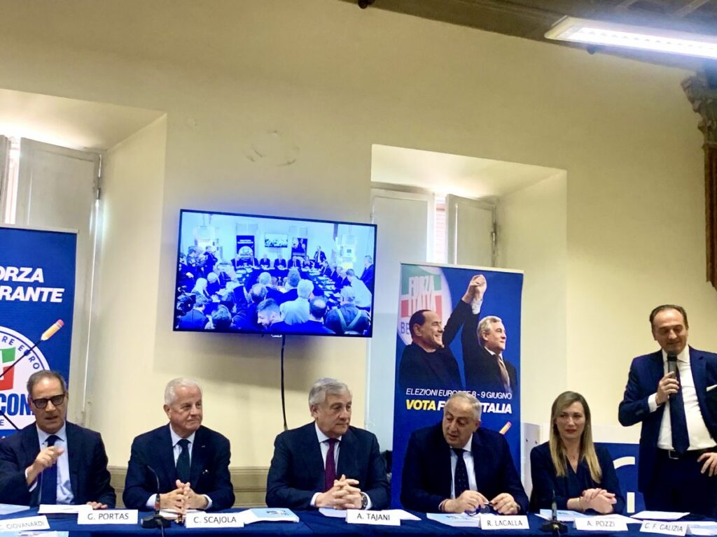 Un Manifesto di adesione ai valori del Partito popolare europeo è stato sottoscritto dalle forze...