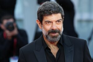 Pierfrancesco Favino ha partecipato al red carpet di apertura della 80ª edizione del Festival...