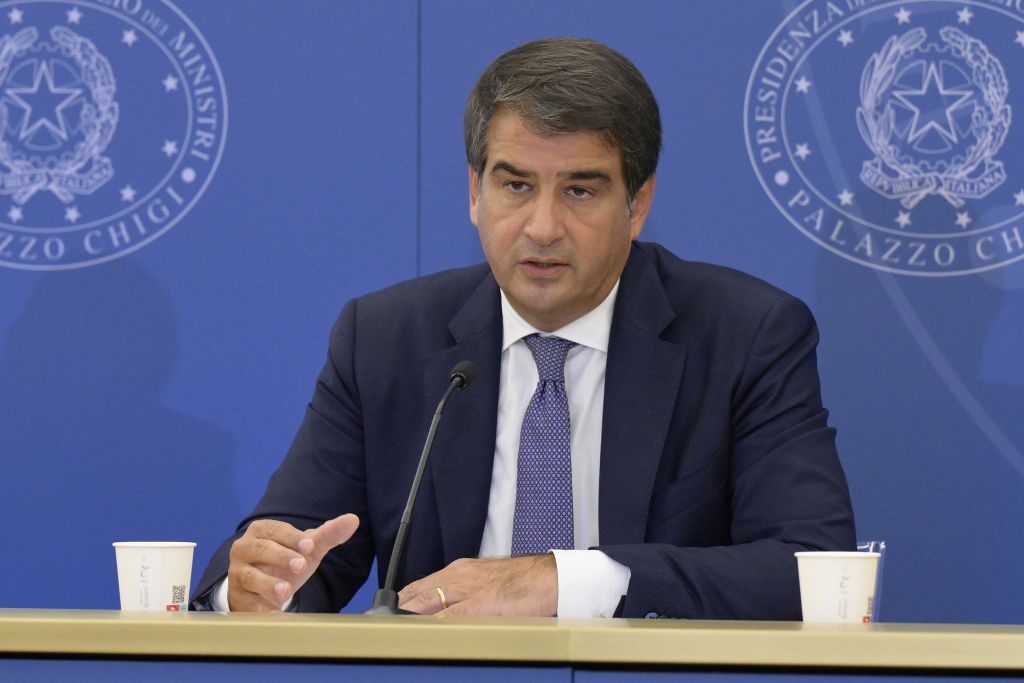 Il ministro Raffaele Fitto ha tenuto una conferenza stampa al termine del Consiglio dei ministri a...