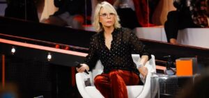 Cambio di programmazione: Angelina Mango in onda domenica 12 maggio nella semifinale di Amici 2024