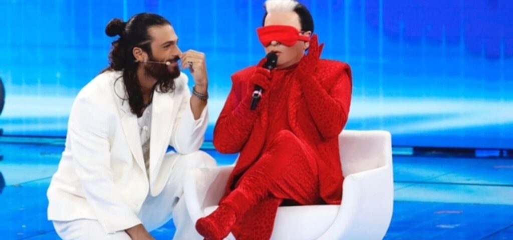 Can Yaman ringrazia Maria De Filippi: “Grazie per avermi sempre accolto con affetto…”