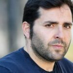 Federico Perrotta: l’attore e regista teatrale che confessa “Non mi sento spesso a mio agio con il mio corpo”