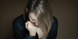 Segnali di sovraccarico emotivo che indicano la necessità di liberare le emozioni