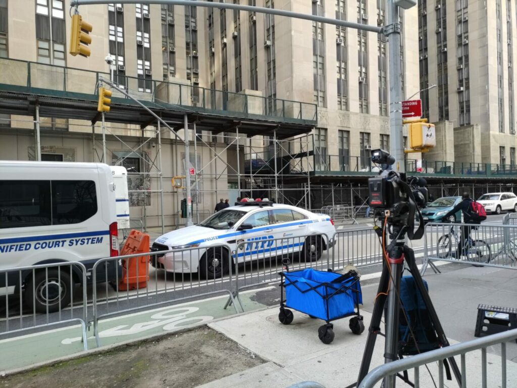 Il processo contro Trump scuote New York.