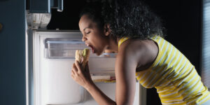 La sindrome da alimentazione notturna: cause, sintomi e terapie