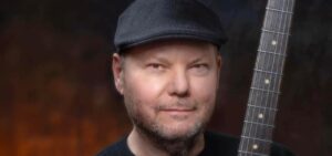 Christopher Cross è un cantautore statunitense noto per le sue numerose hit di successo, tra cui la...