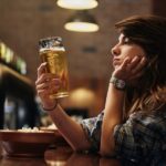 Drunkoressia: quando vomitare per bere alcol a digiuno va oltre l’alcolismo