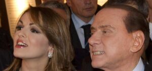 francesca_pascale_silvio_berlusconi_ansa_2013.jpg