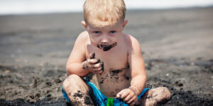 Picacismo: il disturbo alimentare delle persone che consumano sostanze non commestibili