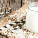 I benefici e le controindicazioni del latte di riso: l’alimento vegano perfetto