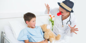 La clownterapia porta il sorriso ai bambini ricoverati in ospedale attraverso l'arte del clown...