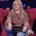 Comedy Match: Katia Follesa guida una battle di improvvisazione tra due squadre di comici in TV