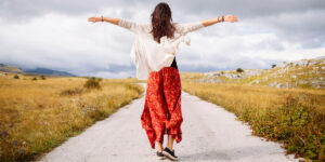 Guida alla meditazione camminata: definizione, pratiche e vantaggi