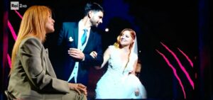 La famosa cantante Noemi si è esibita stasera sul palco dell'Arena di Verona per lo spettacolo "Una...